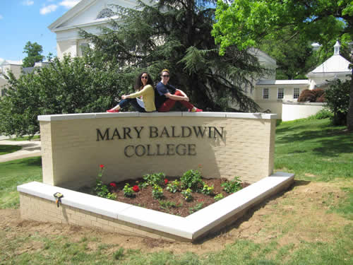 Class of 2014 Dedicates New College Sign