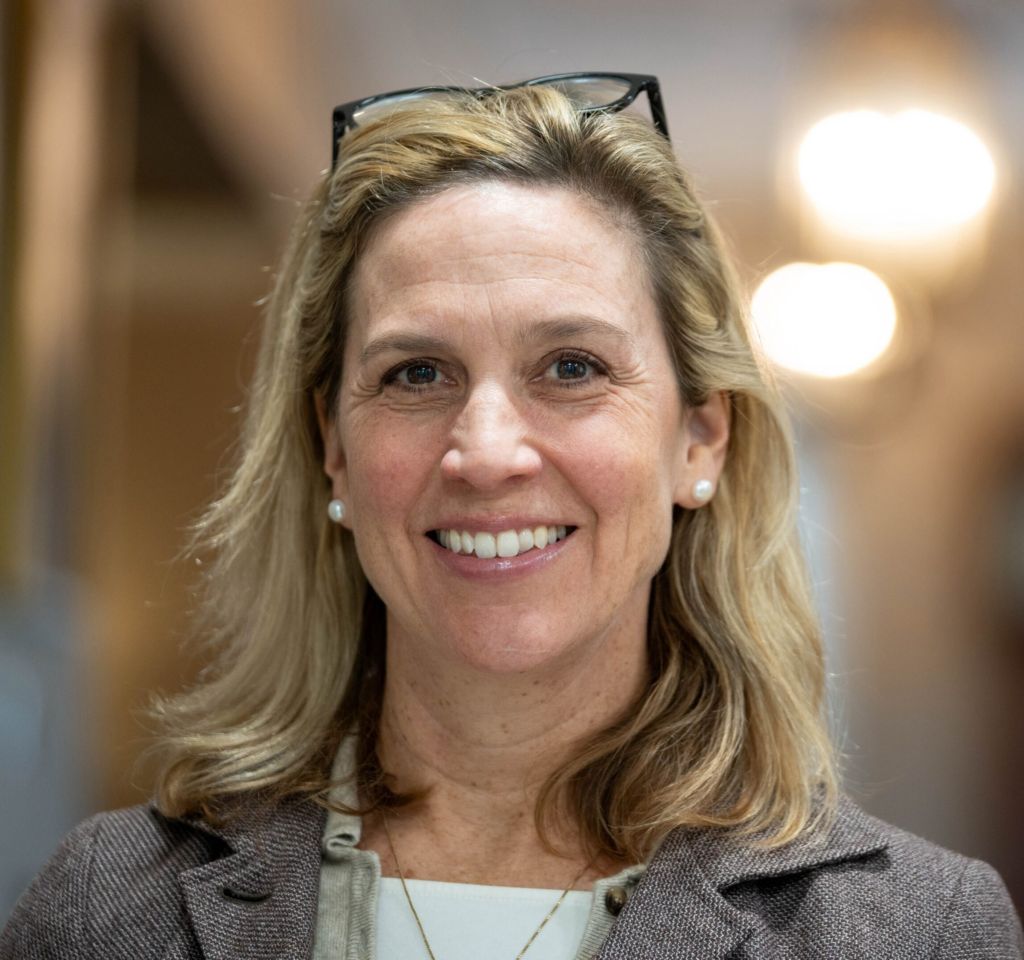Mary Clay Thomas headshot